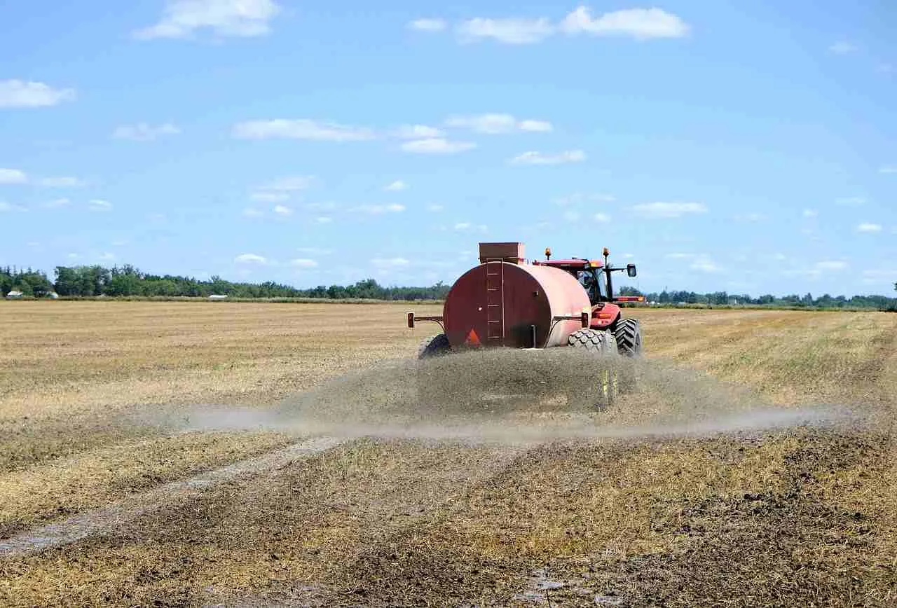 water_soluble_fertilizers_benefits_indochem_agrovet_blog_image